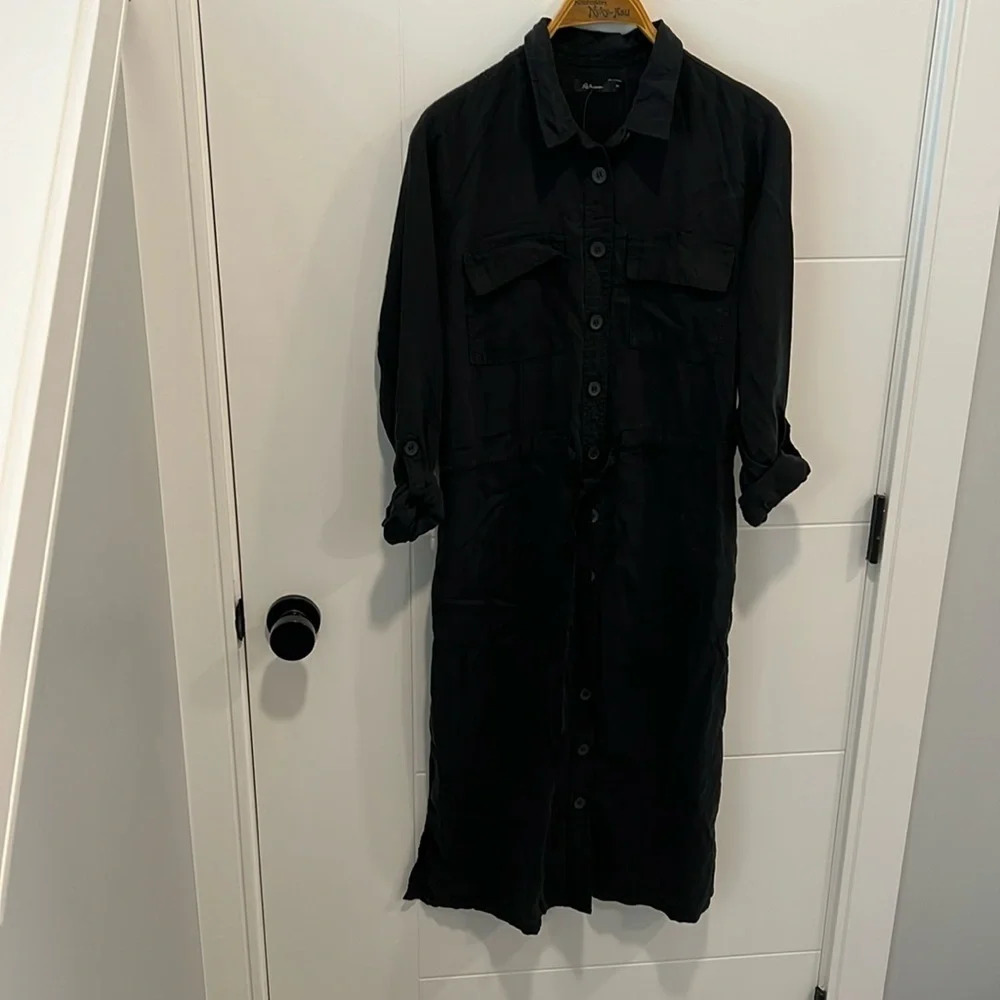 Reitmans  black collared dress size small NWT